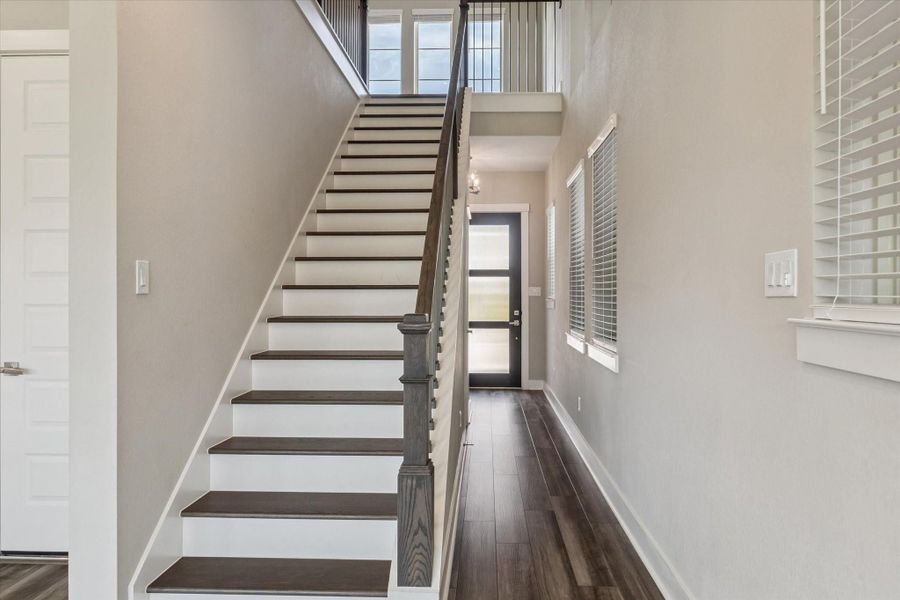 Spacious, unfurnished interior of a new home in Brittmoore Crossing, Houston (Image 19). Spacious, unfurnished interior of a new home in Brittmoore Crossing, Houston (Image 19).