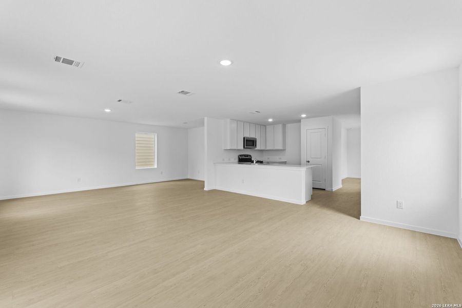 Spacious, unfurnished interior of a new home in Waterwheel, San Antonio (Image 20).