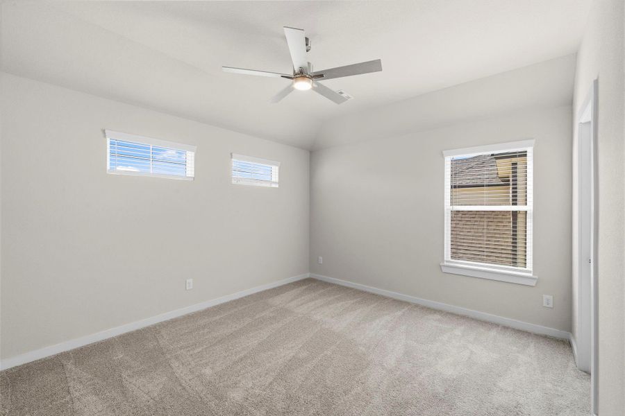 Spacious, unfurnished interior of a new home in Barton Creek Ranch, Conroe (Image 32).