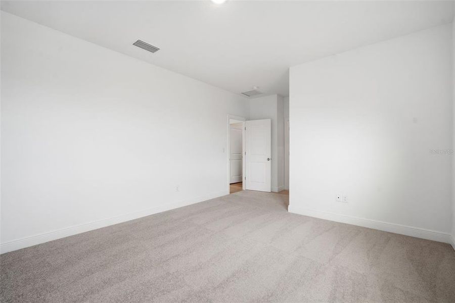 Spacious, unfurnished interior of a new home in North River Ranch, Parrish (Image 38).