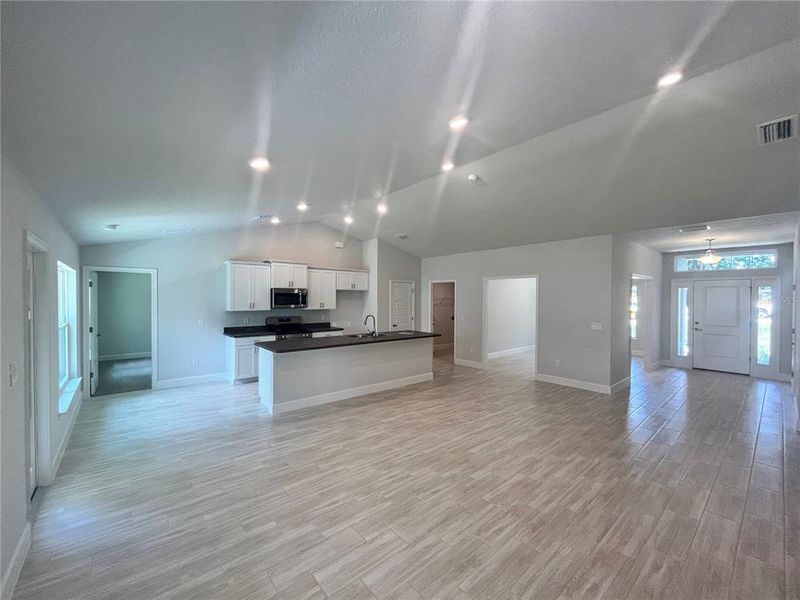 Spacious, unfurnished interior of a new home in Orange Blossom Hills, Summerfield (Image 6).