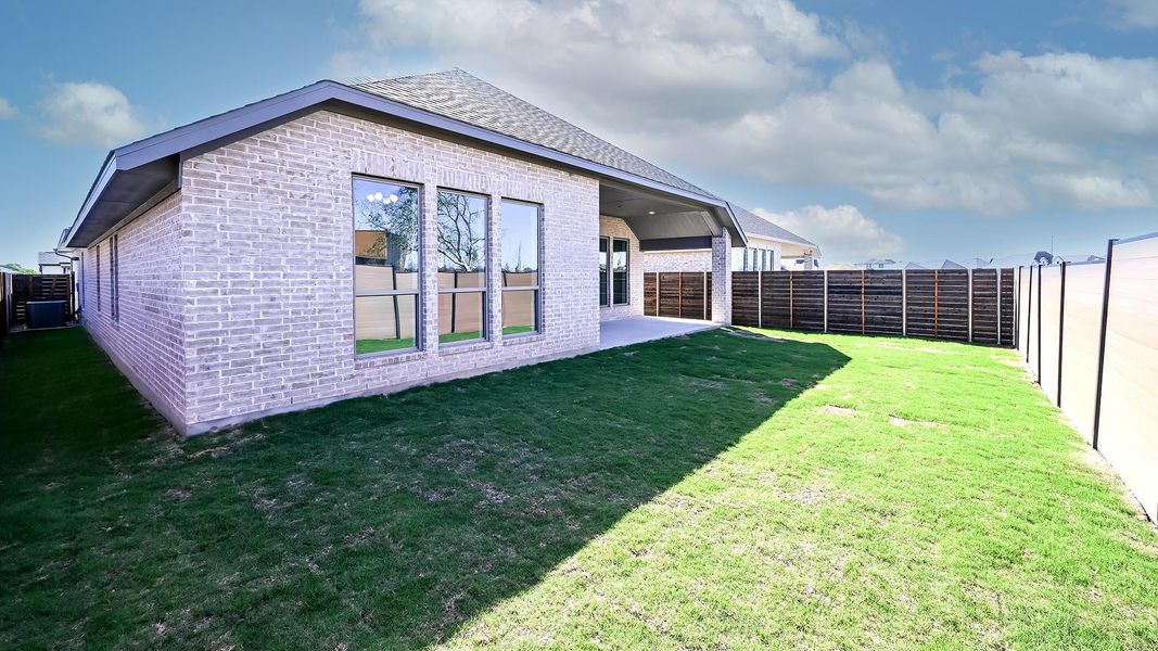 Exterior details and patio area of a home in Juniper Springs, Lockhart (Image 3).