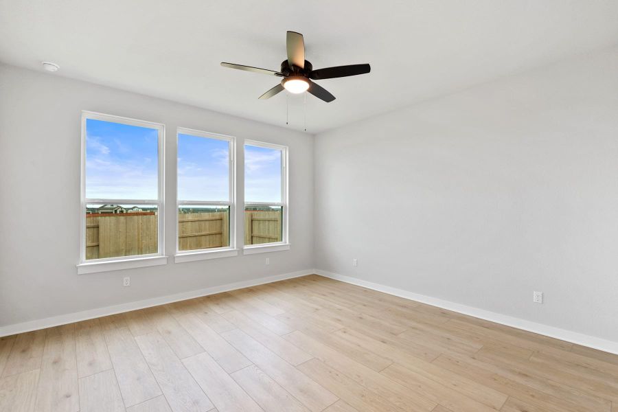 Spacious, unfurnished interior of a new home in Lariat, Liberty Hill (Image 30).
