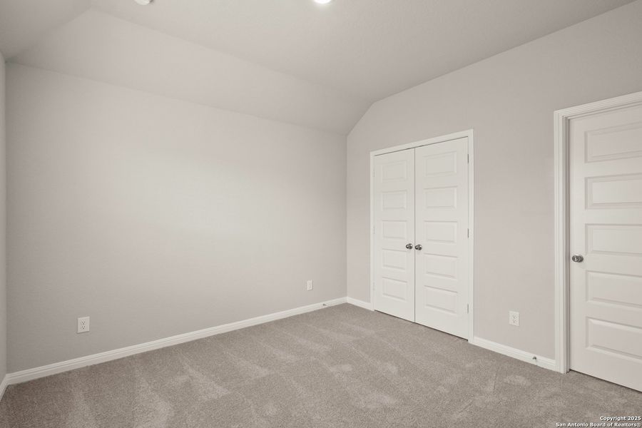 Spacious, unfurnished interior of a new home in Cinco Lakes, San Antonio (Image 20).