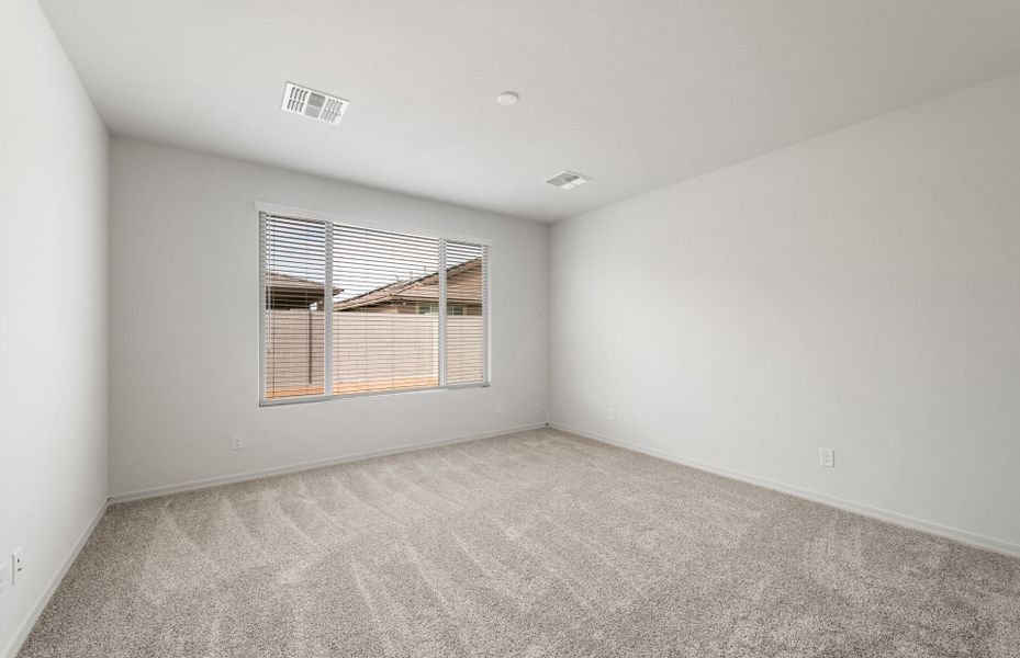 Spacious, unfurnished interior of a new home in Allen Ranches, Litchfield Park (Image 25).