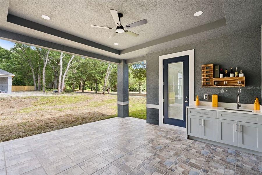 Exterior details and patio area of a home in , Apopka (Image 4).