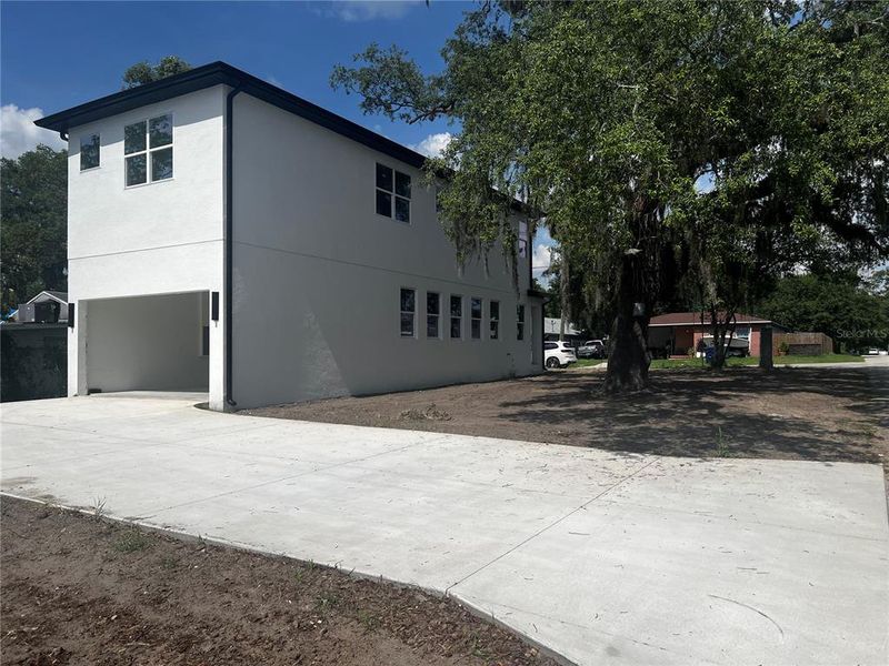 Exterior details and patio area of a home in , Tampa (Image 10).