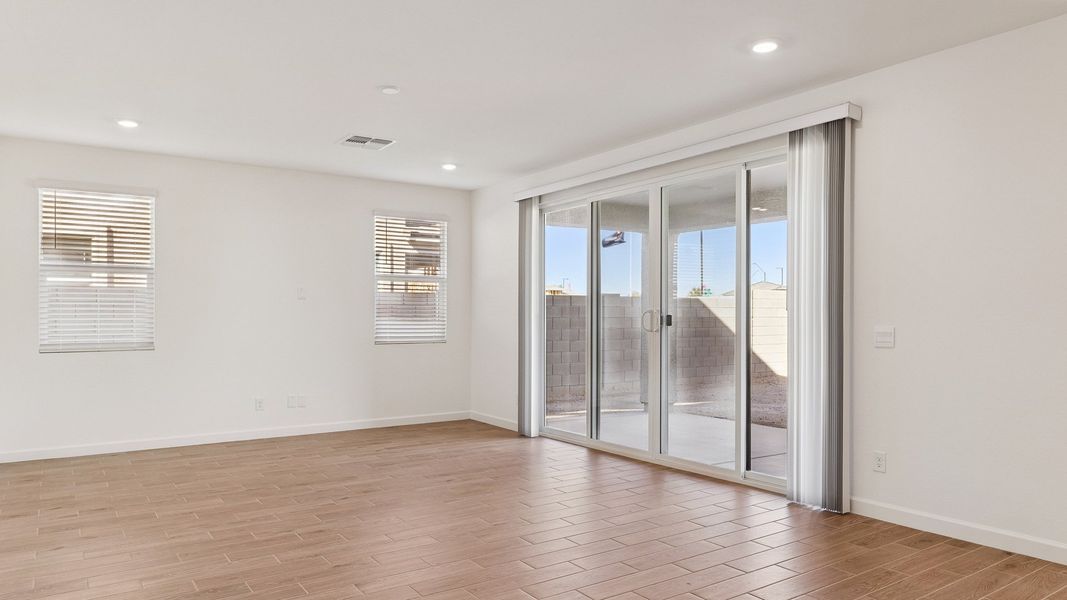 Spacious, unfurnished interior of a new home in Apache Farms, Buckeye (Image 19).