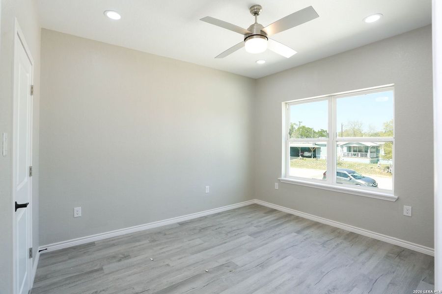 Spacious, unfurnished interior of a new home in , Canyon Lake (Image 15).