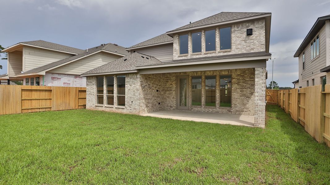 Exterior details and patio area of a home in Grand Central Park, Conroe (Image 2).