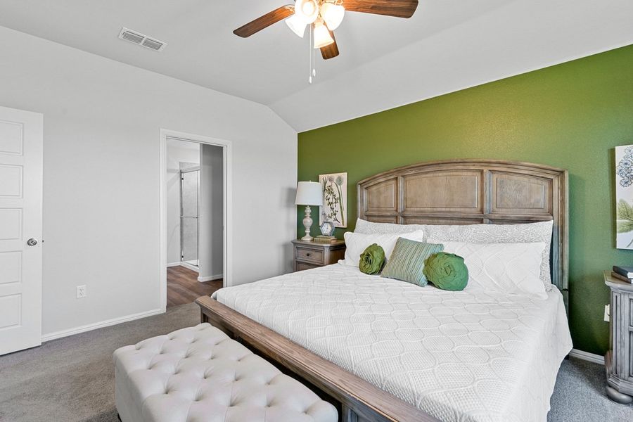 Representative furnished interior of a home built from the GLENDALE by D.R. Horton in Faculty Row, Abilene (Image 39).