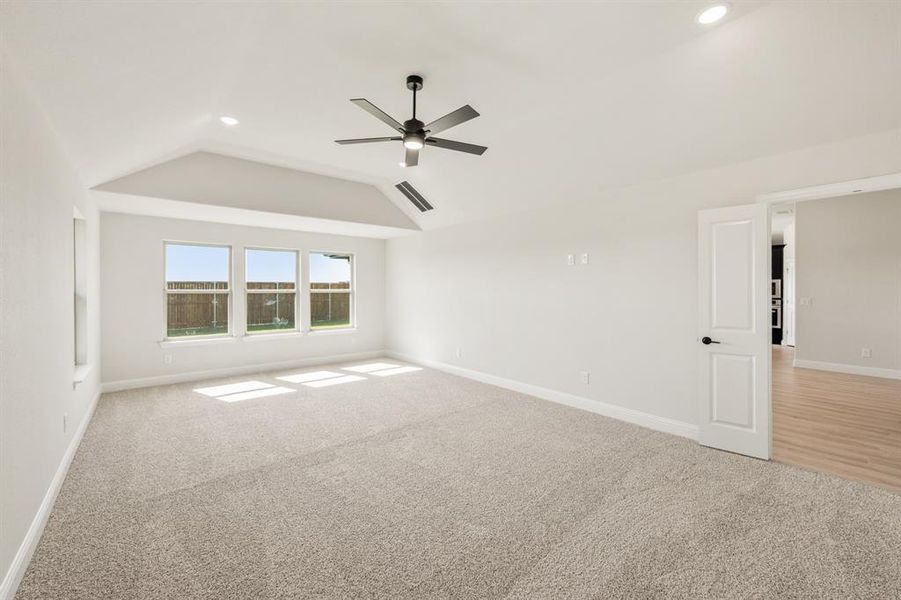 Spacious, unfurnished interior of a new home in Stone River Glen 60s, Royse City (Image 35). Spacious, unfurnished interior of a new home in Stone River Glen 60s, Royse City (Image 35).
