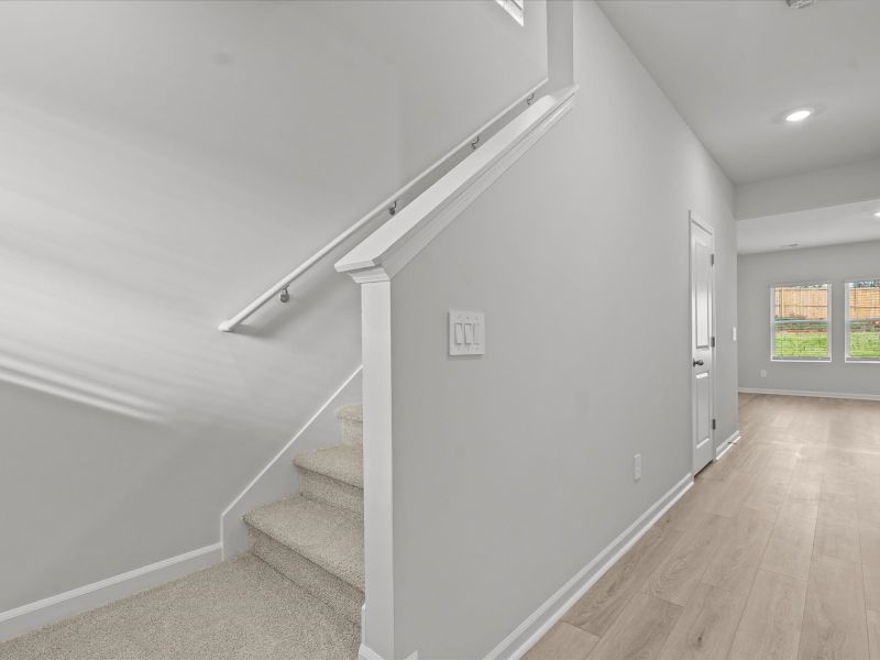 Spacious, unfurnished interior of a new home in Village at White Pine, Pendleton (Image 12).