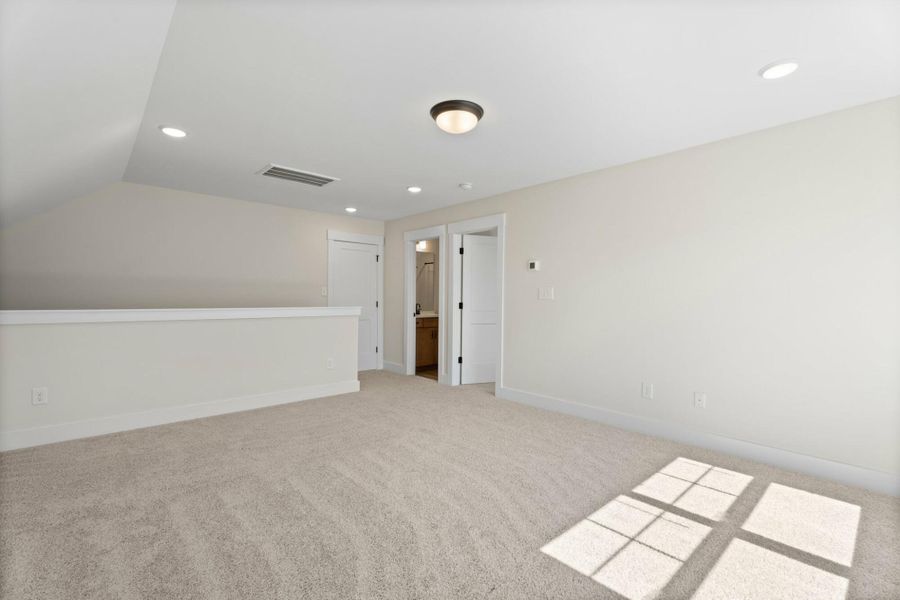 Spacious, unfurnished interior of a new home in Redland, Advance (Image 34).