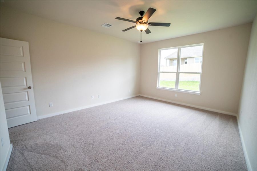 Spacious, unfurnished interior of a new home in , Brenham (Image 29).