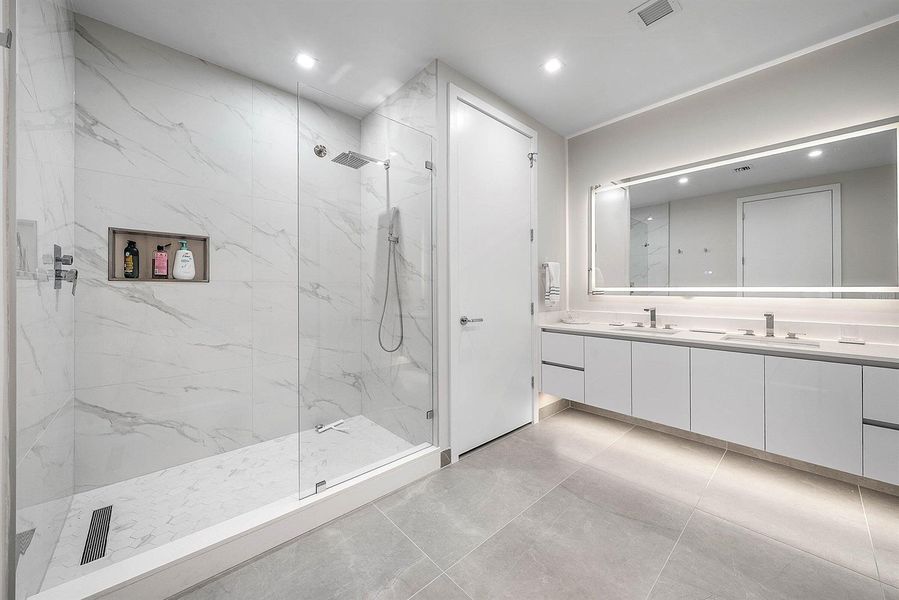 025-220LakeShoreDrive-1107-LakePark-FL-3 025-220LakeShoreDrive-1107-LakePark-FL-3