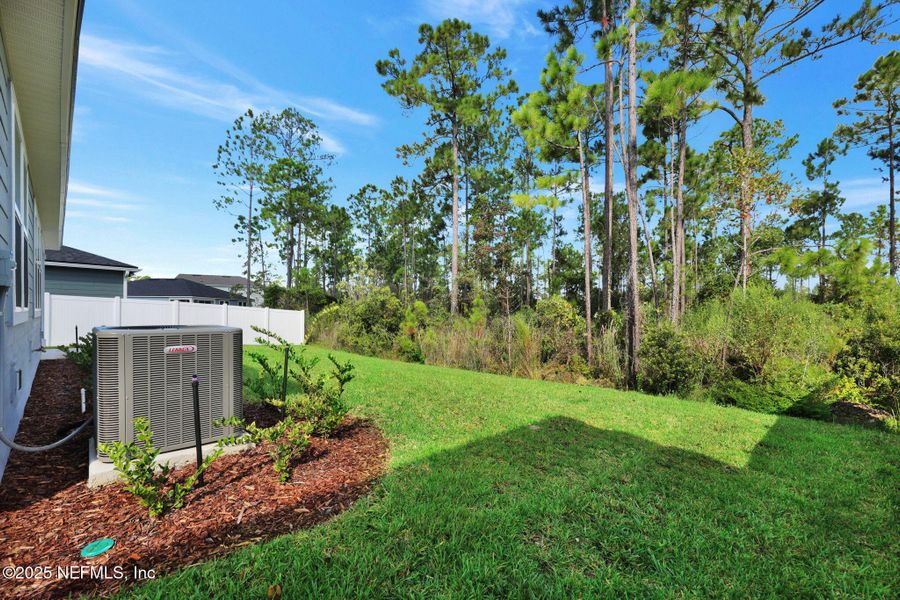 Exterior details and patio area of a home in Bradley Creek, Green Cove Springs (Image 3).