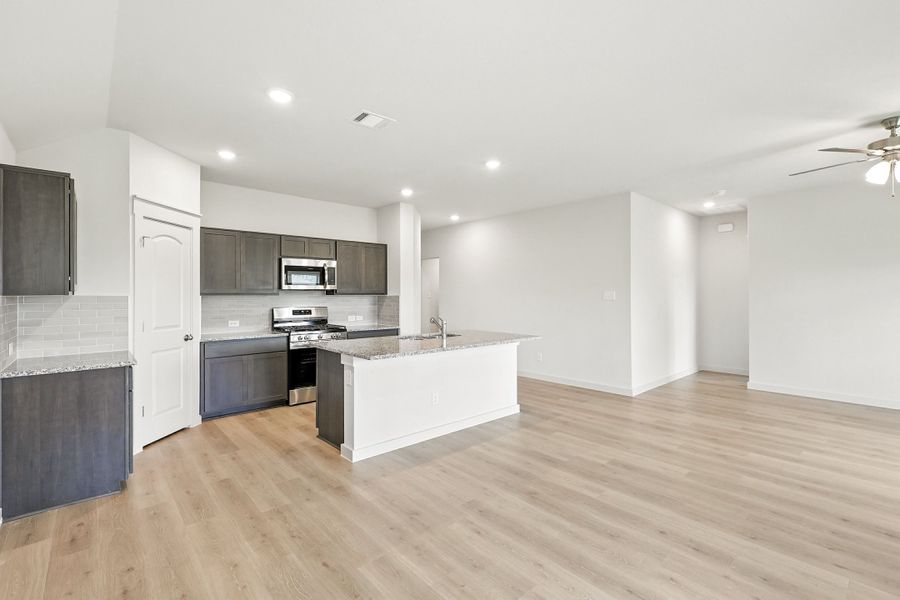 Representative furnished interior of a home built from the Landmark Series - Avalon by Brightland Homes in Still Water Lake Estates, Godley (Image 13). Representative furnished interior of a home built from the Landmark Series - Avalon by Brightland Homes in Still Water Lake Estates, Godley (Image 13).