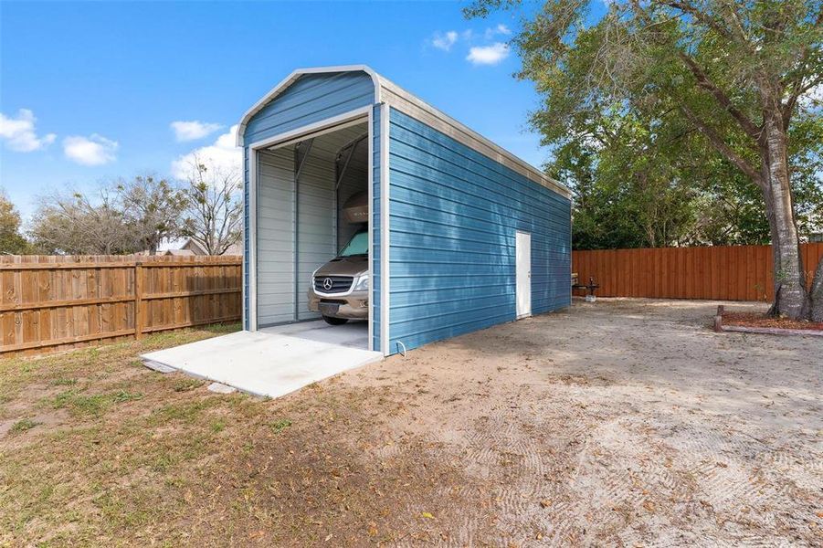 Exterior details and patio area of a home in , Umatilla (Image 31).