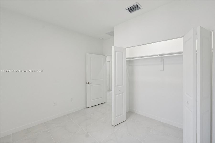 Spacious, unfurnished interior of a new home in , Miami (Image 10).