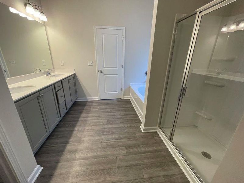 Spacious, unfurnished interior of a new home in Autumn Brook, Austell (Image 26).