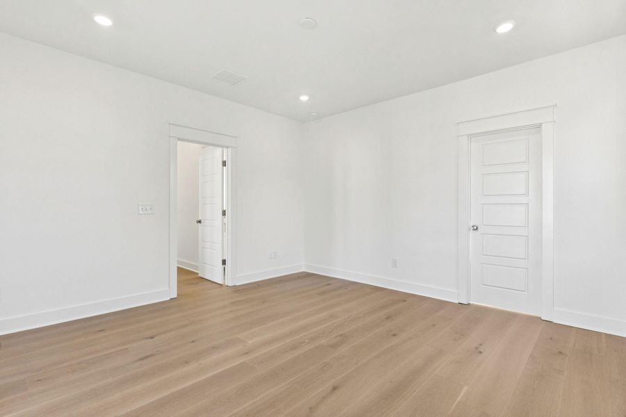 Spacious, unfurnished interior of a new home in Overlook at Copahee Sound, Awendaw (Image 26).