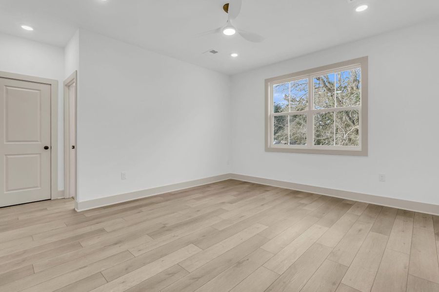 Spacious, unfurnished interior of a new home in , North Charleston (Image 34).