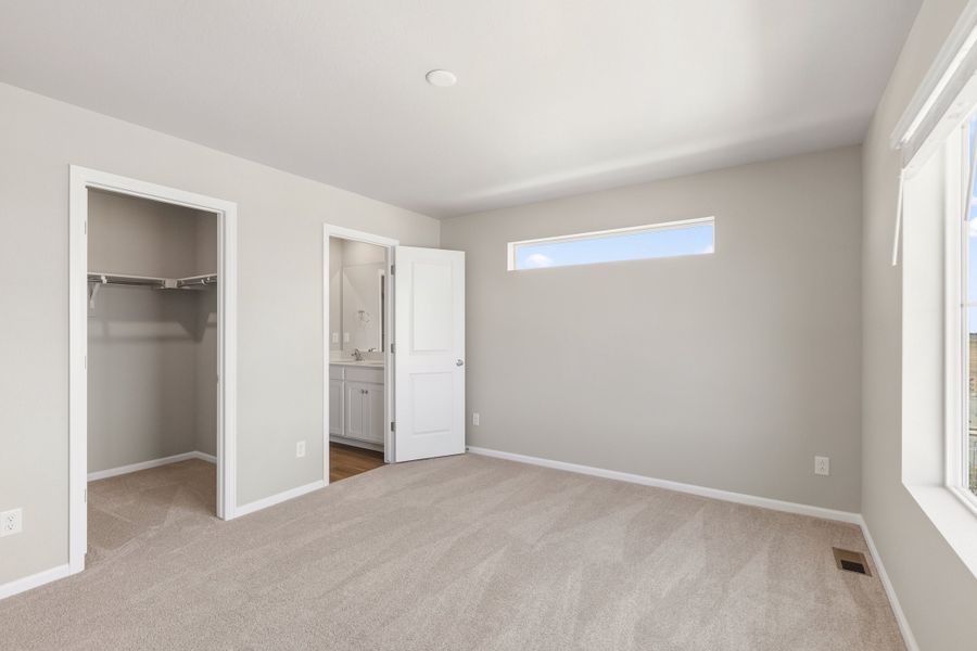 Spacious, unfurnished interior of a new home in Windler, Aurora (Image 12).