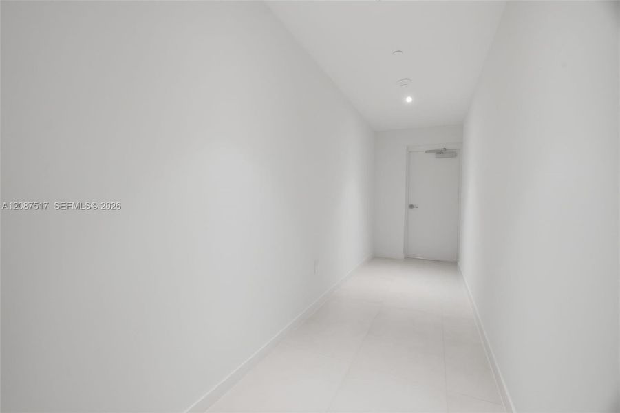Spacious, unfurnished interior of a new home in , Miami (Image 59).