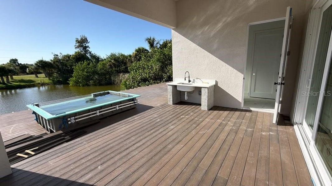 Exterior details and patio area of a home in , Port Charlotte (Image 3).