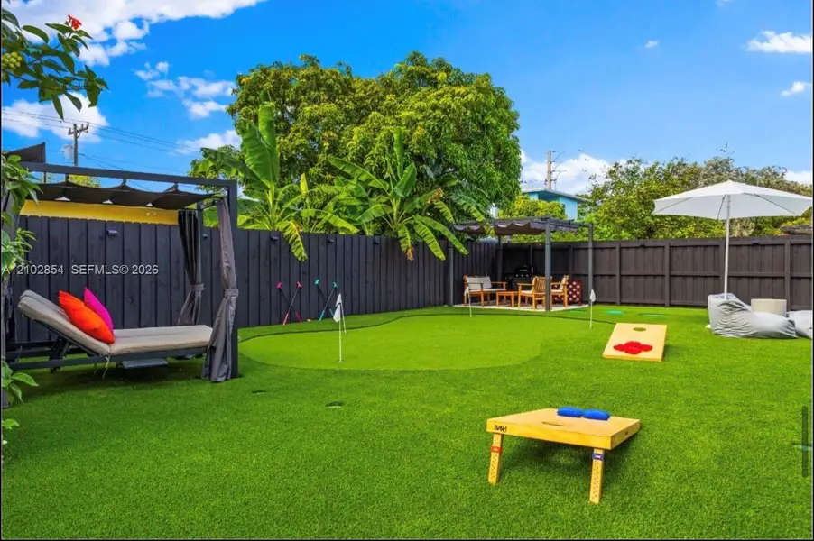 Exterior details and patio area of a home in , Miami (Image 38).
