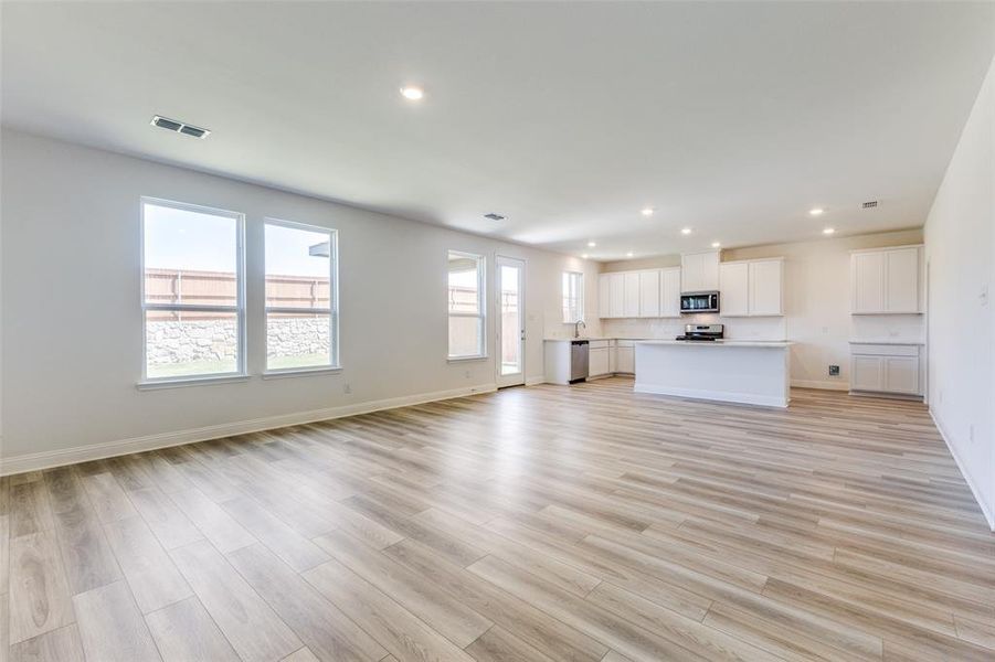 Spacious, unfurnished interior of a new home in Heartland Signature, Crandall (Image 9). Spacious, unfurnished interior of a new home in Heartland Signature, Crandall (Image 9).