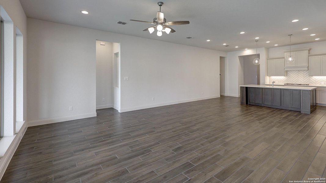 Spacious, unfurnished interior of a new home in Kallison Ranch 50', San Antonio (Image 33).