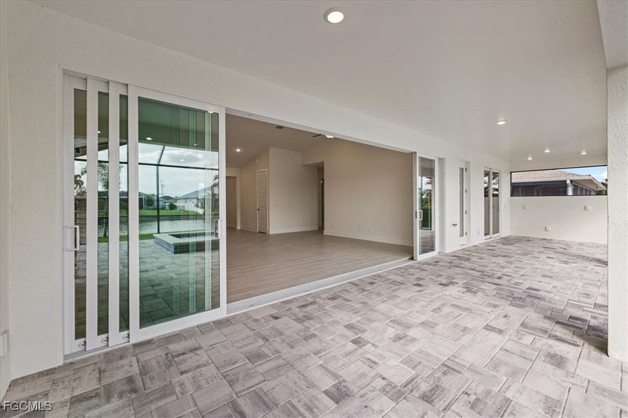 Spacious, unfurnished interior of a new home in Cape Coral, Cape Coral (Image 28).