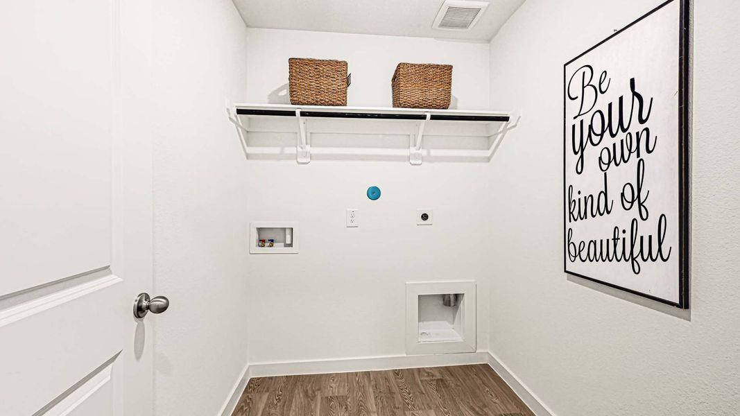 Representative unfurnished interior of a home built from the Diana by D.R. Horton in Holly Ridge, Rosenberg (Image 21).