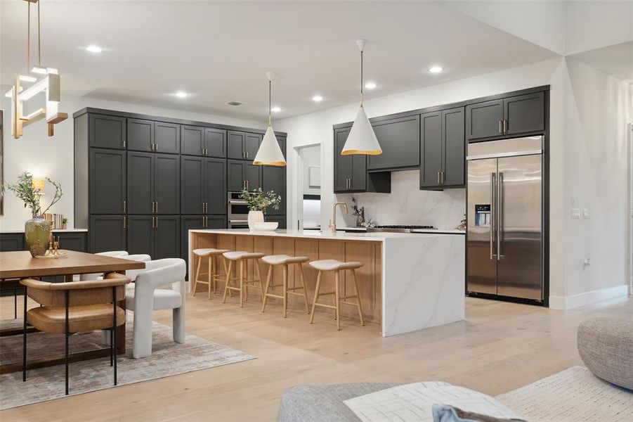 Kitchen & Dining Area