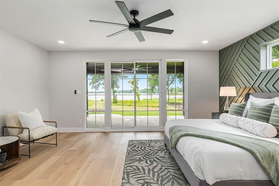 Very spacious with sitting area, lake views & covered patio Very spacious with sitting area, lake views & covered patio