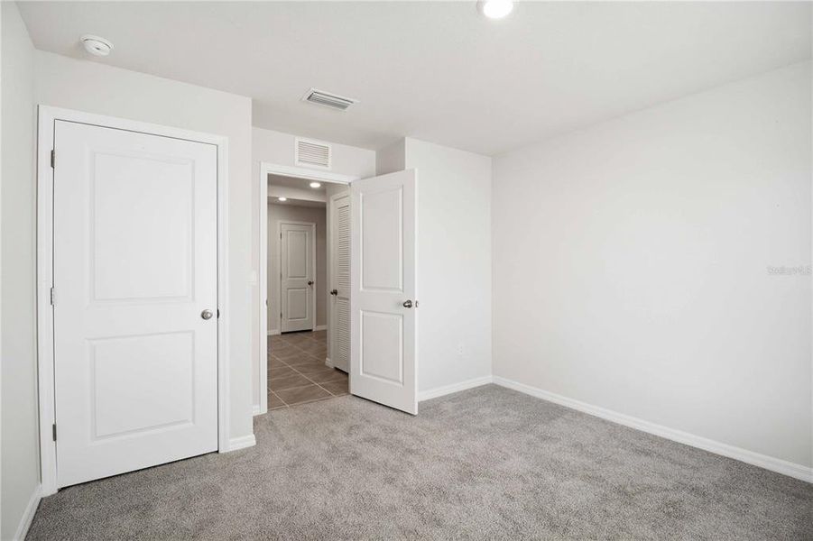 Spacious, unfurnished interior of a new home in Mandarin Grove, Palmetto (Image 33).
