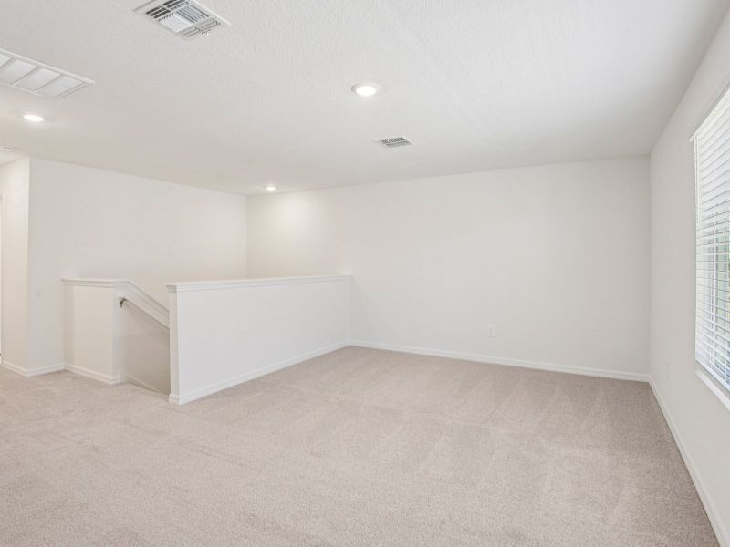 Spacious, unfurnished interior of a new home in Hilltop Vistas, Dade City (Image 20).