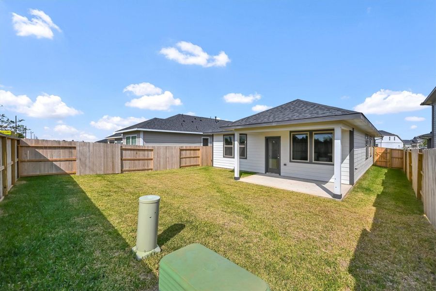 Exterior details and patio area of a home in La Segarra 40', Brookshire (Image 25). Exterior details and patio area of a home in La Segarra 40', Brookshire (Image 25).