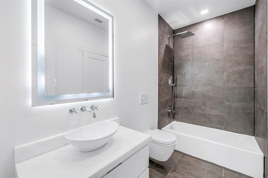 Furnished interior view inside a new home in , St. Petersburg (Image 41).