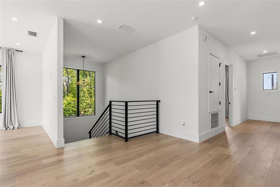 Spacious, unfurnished interior of a new home in , Winter Park (Image 24).