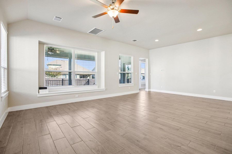 Spacious, unfurnished interior of a new home in Orchard Ridge, Liberty Hill (Image 33).