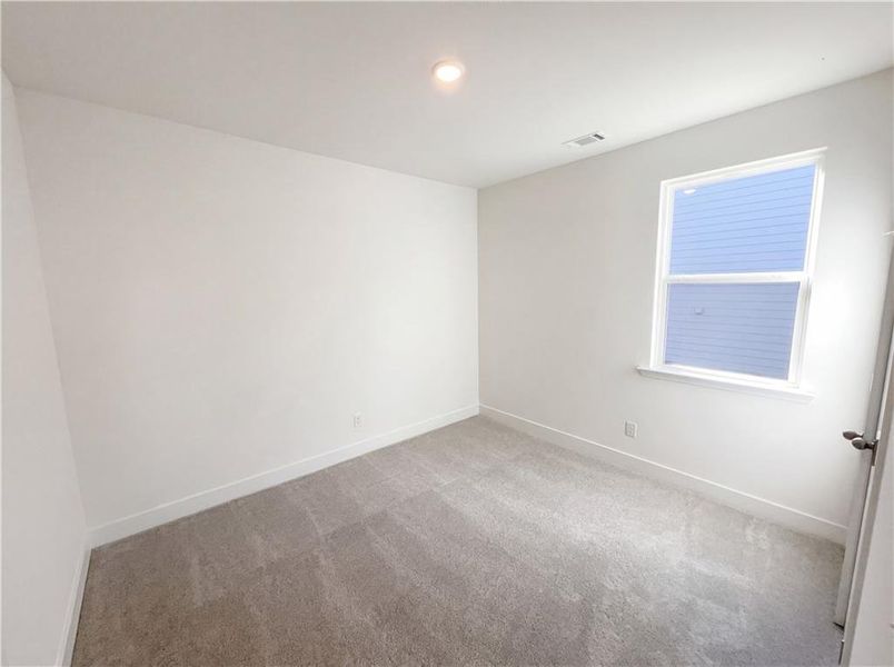 Spacious, unfurnished interior of a new home in , Sharpsburg (Image 16).