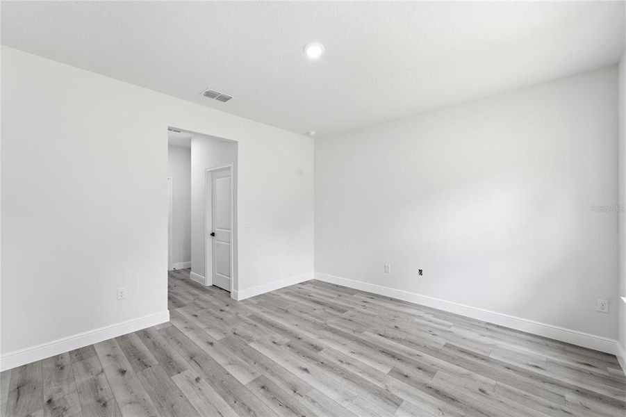 Spacious, unfurnished interior of a new home in , Dunnellon (Image 14).