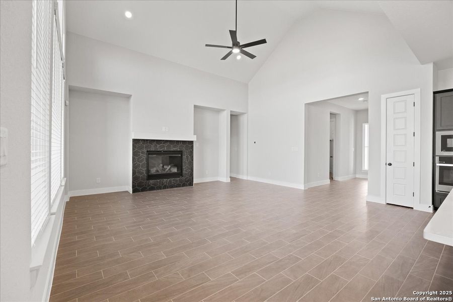 Spacious, unfurnished interior of a new home in Village at Three Oaks, Seguin (Image 13). Spacious, unfurnished interior of a new home in Village at Three Oaks, Seguin (Image 13).