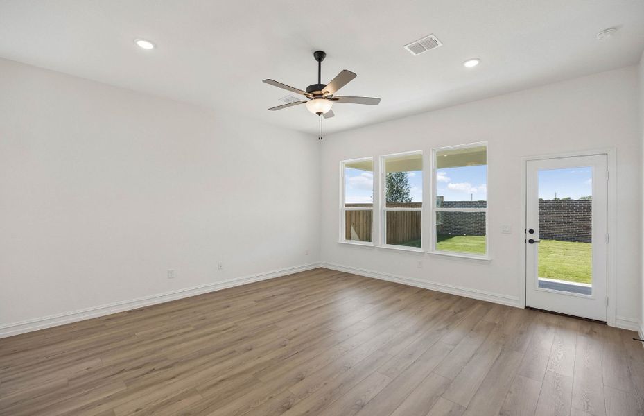 Spacious, unfurnished interior of a new home in Highland Lakes, McKinney (Image 20). Spacious, unfurnished interior of a new home in Highland Lakes, McKinney (Image 20).