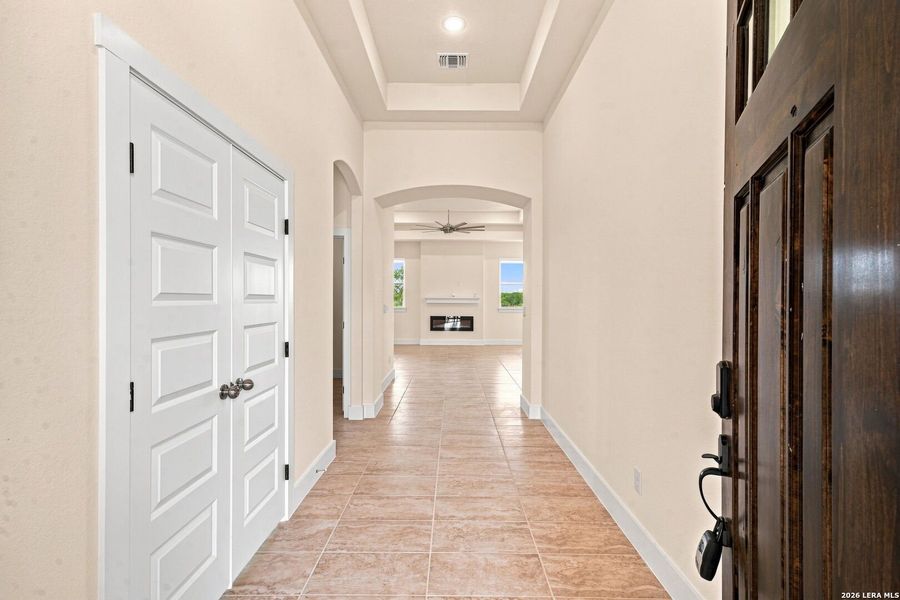 Spacious, unfurnished interior of a new home in , Pleasanton (Image 37).