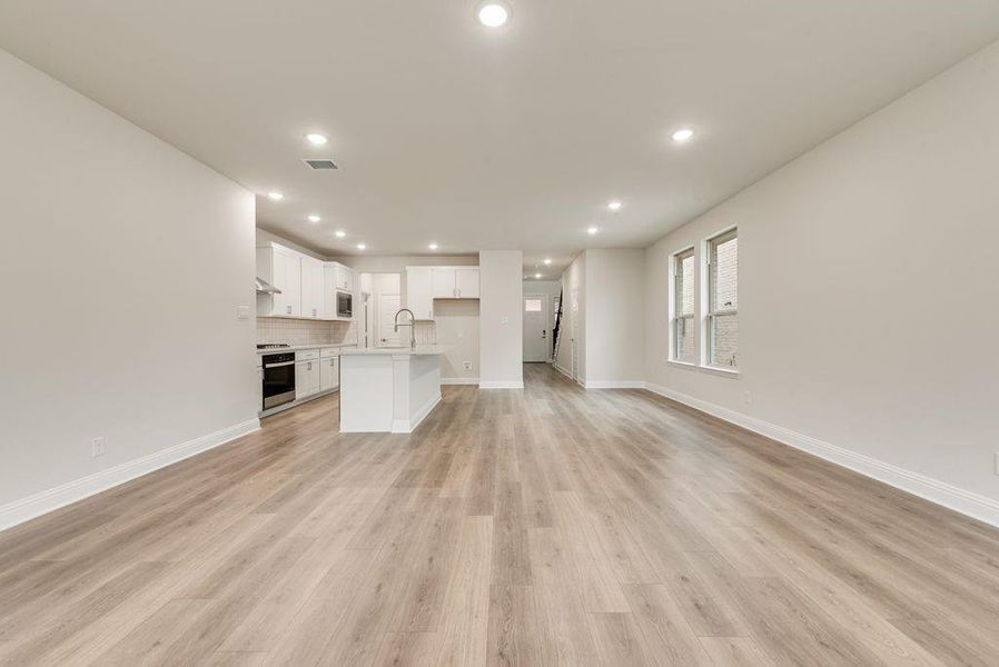 Spacious, unfurnished interior of a new home in Spiritas Ranch, Little Elm (Image 28).