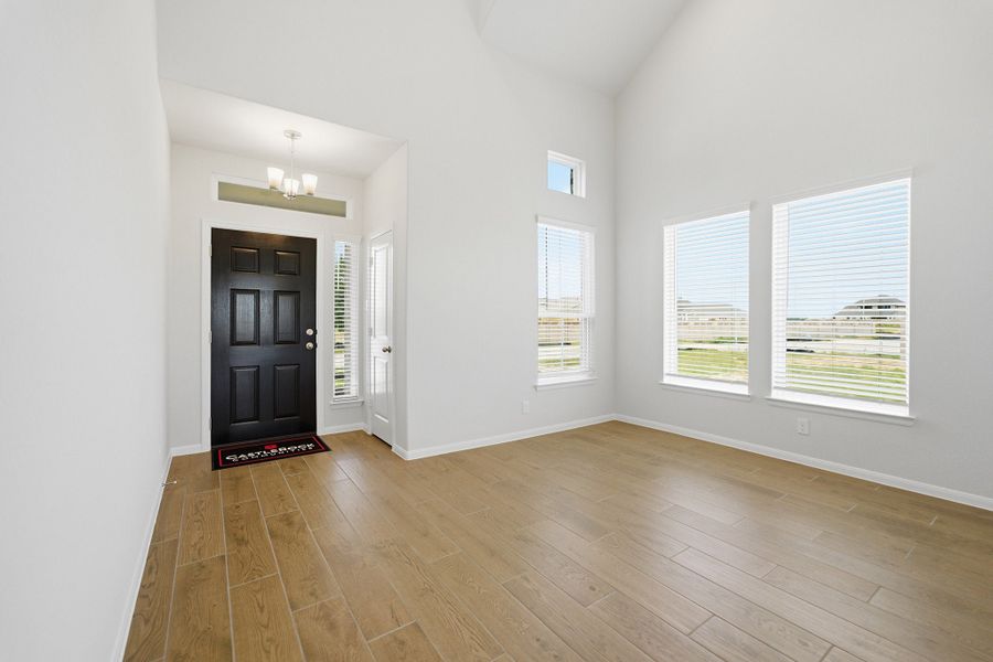 Spacious, unfurnished interior of a new home in Wildrye, Waller (Image 22).
